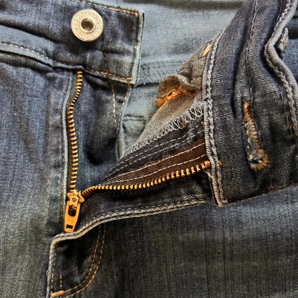 AG Jeans Woman’s high-rise slim straight ankle. Size 28R